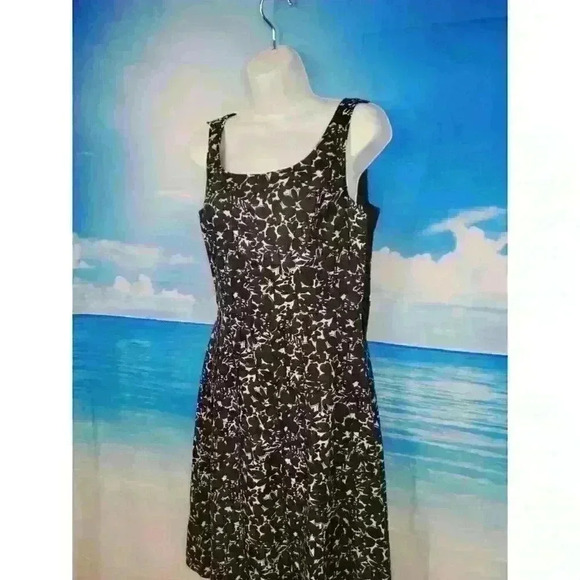 ANN TAYLOR Woman's BLACK/IVORY Dress SILK Side Zip LINED Lightweight size 6 - Picture 5 of 7